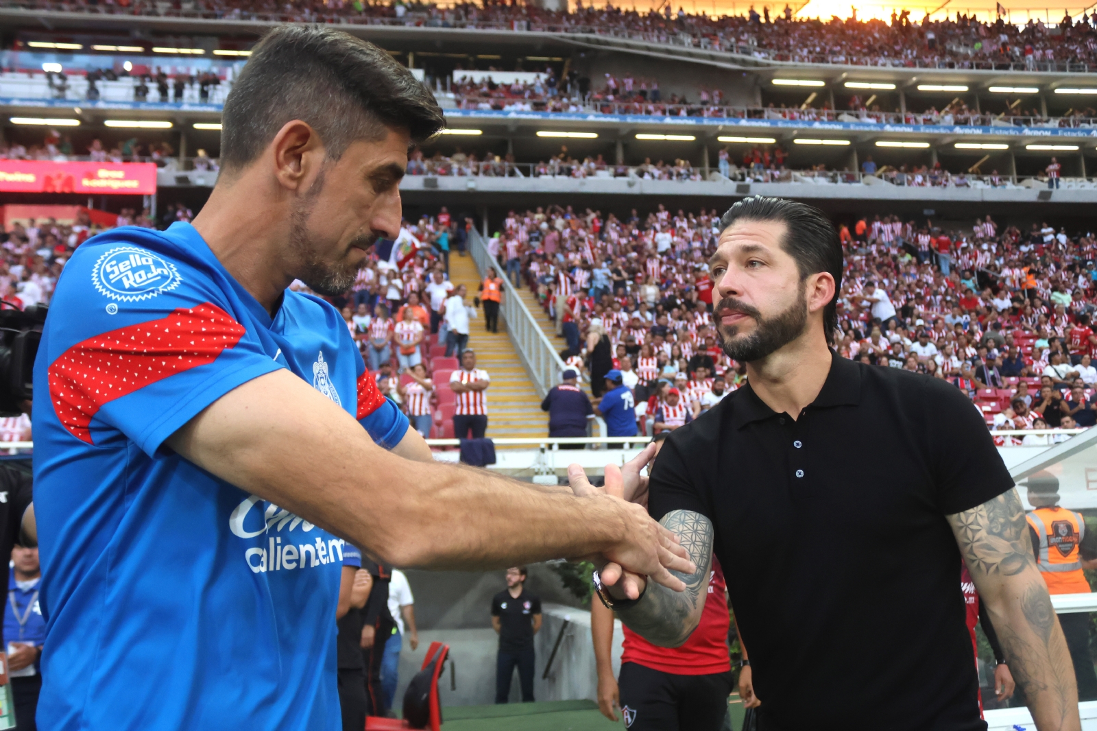 Benjamín Mora CONFIRMA que en Chivas NO HAY buen ambiente en el equipo