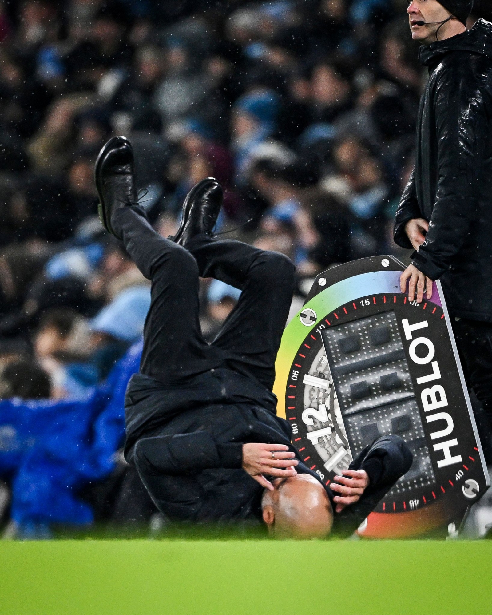 ¿Por qué Pep Guardiola TERMINÓ TIRADO en el césped tras el Manchester City vs Tottenham?