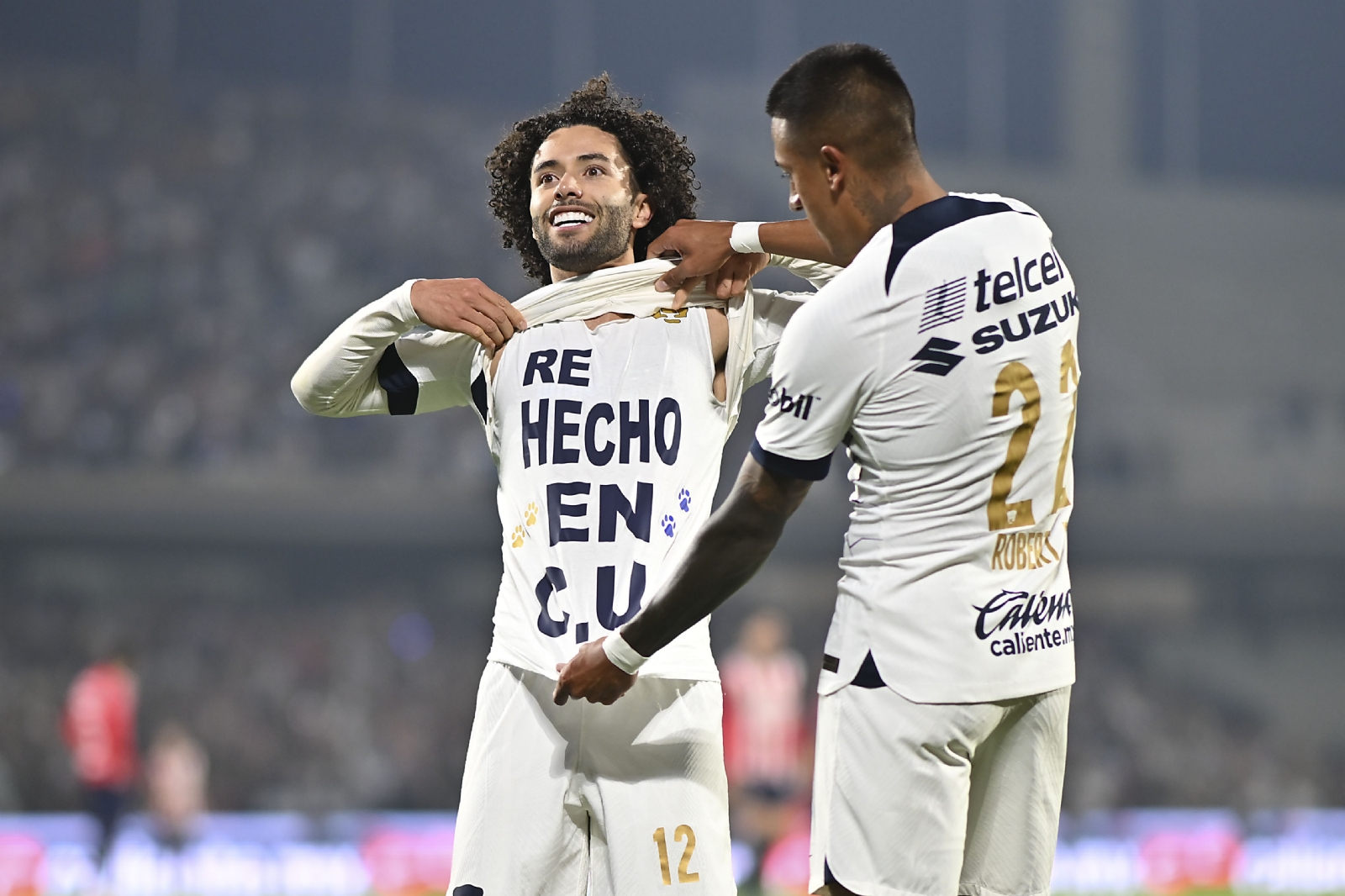 César ‘Chino’ Huerta LANZA INDIRECTA a Chivas en su CELEBRACIÓN del GOL para Pumas
