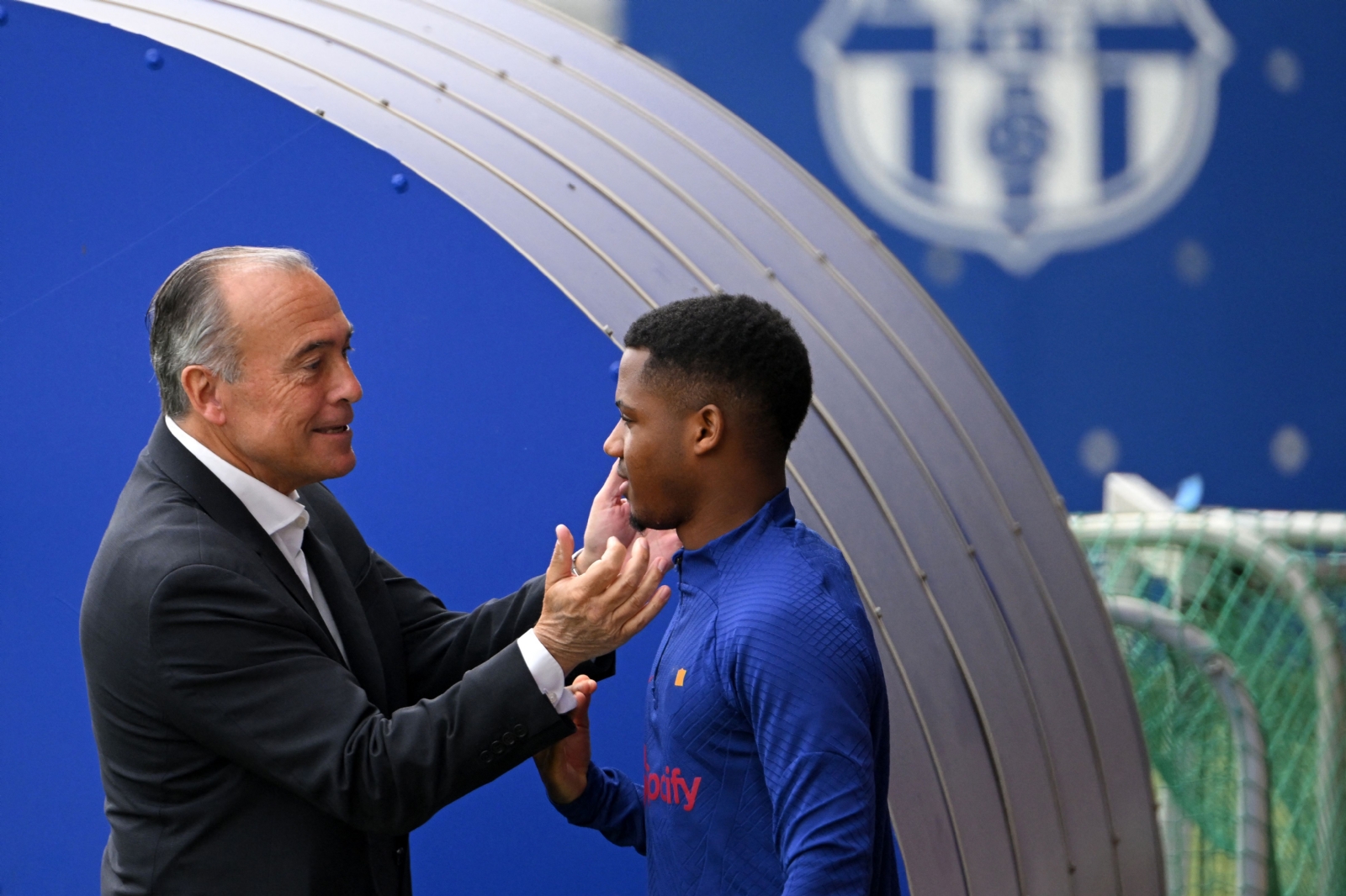 Padre de Ansu Fati ARREMENTE contra Xavi, el Barcelona y la Selección Española