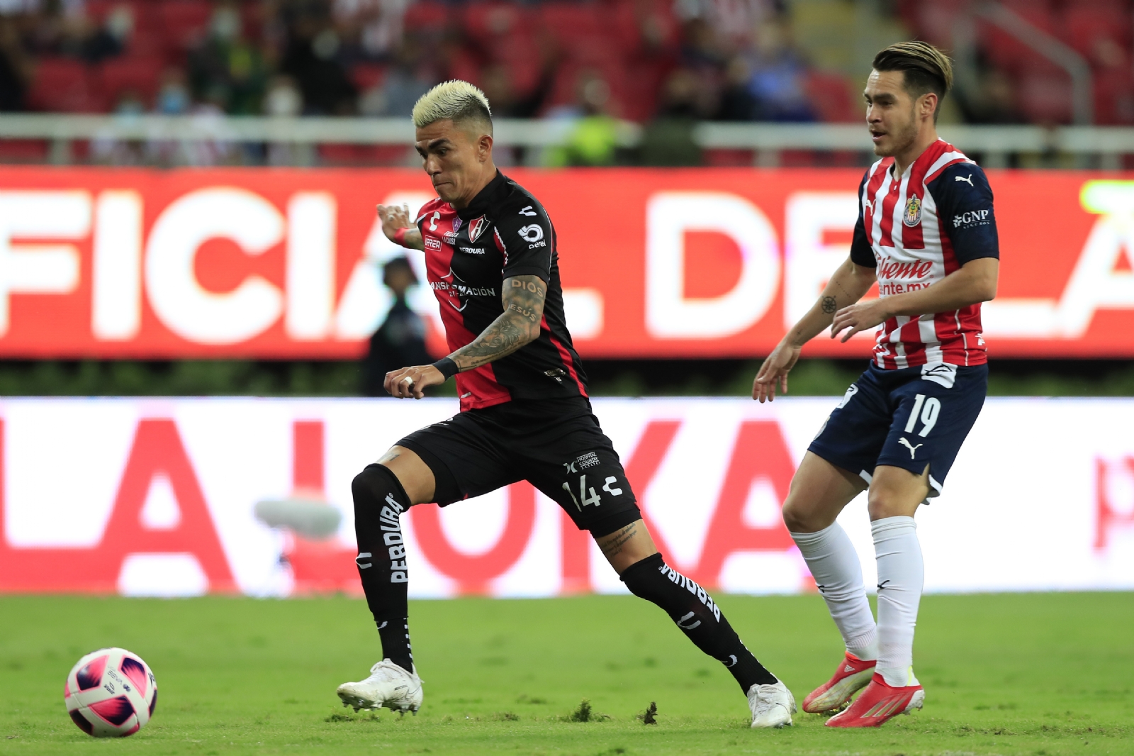 “Prefiero RETIRARME”: ‘Hueso’ Reyes le HACE EL FEO a Chivas