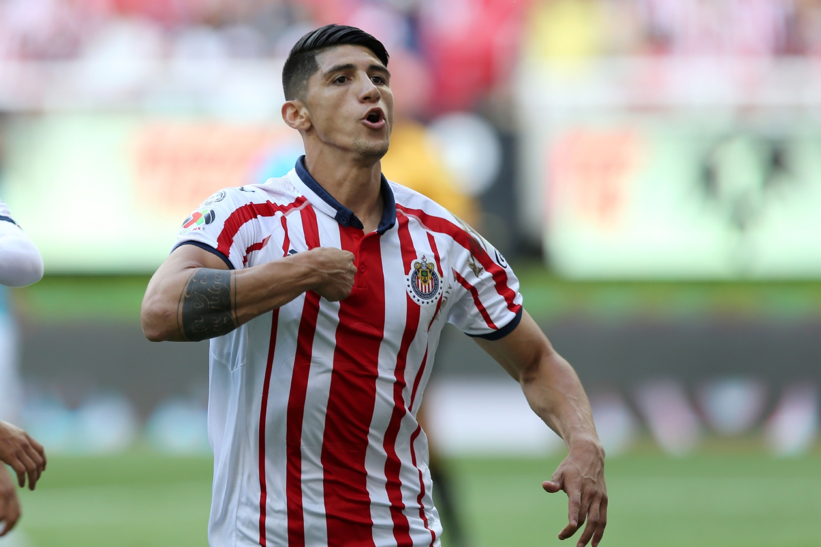 ¡Lo lograron! Chivas consigue ACUERDO con Alan Pulido para ficharlo