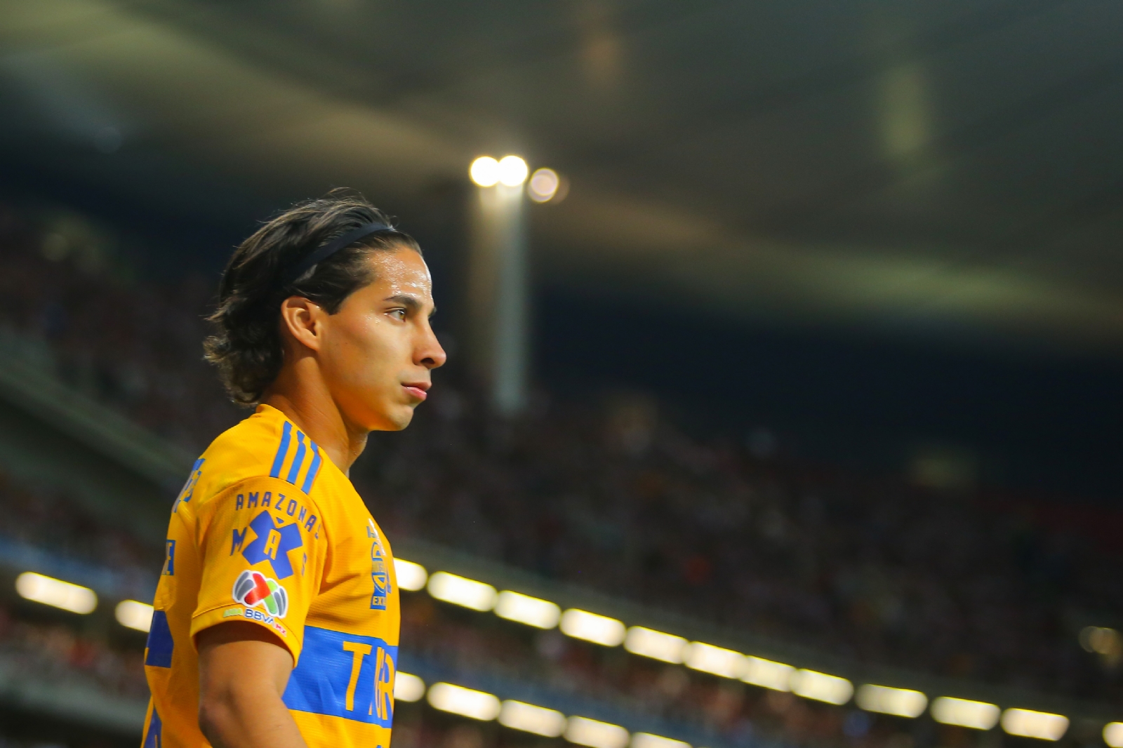 David Faitelson sale en defensa de Oswaldo Sánchez tras exhibir a Diego Lainez