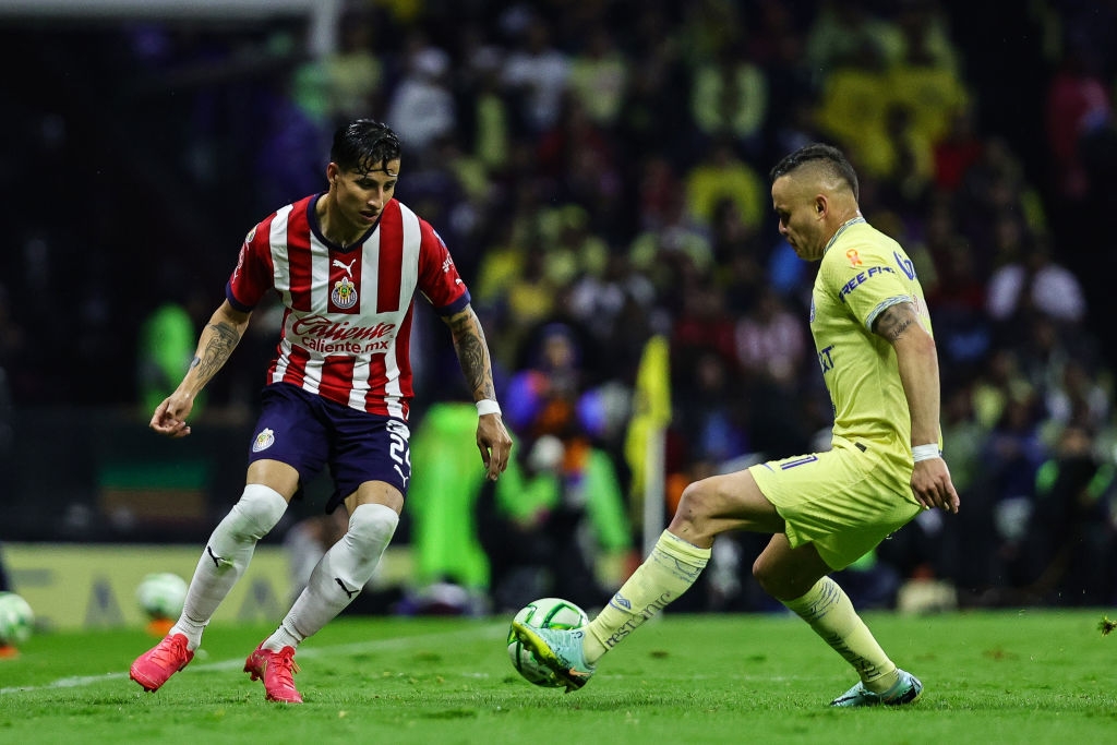 ¿Cuánto tiempo estará Carlos Cisneros FUERA DE LAS CANCHAS con Chivas?