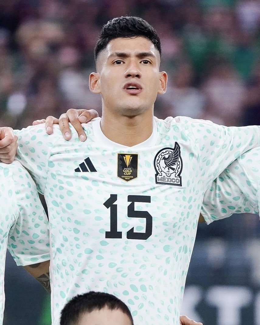 Uriel Antuna marca tercer gol de la Selección Mexicana fiel a su carrera, de pura suerte
