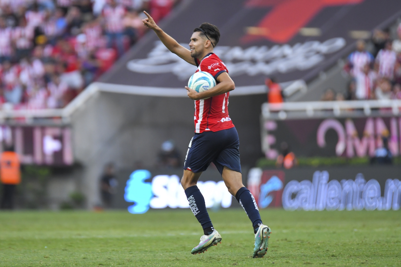 ¡Confirmado! Alineaciones demuestran que Chivas tendrá gran ventaja para el Clásico Nacional