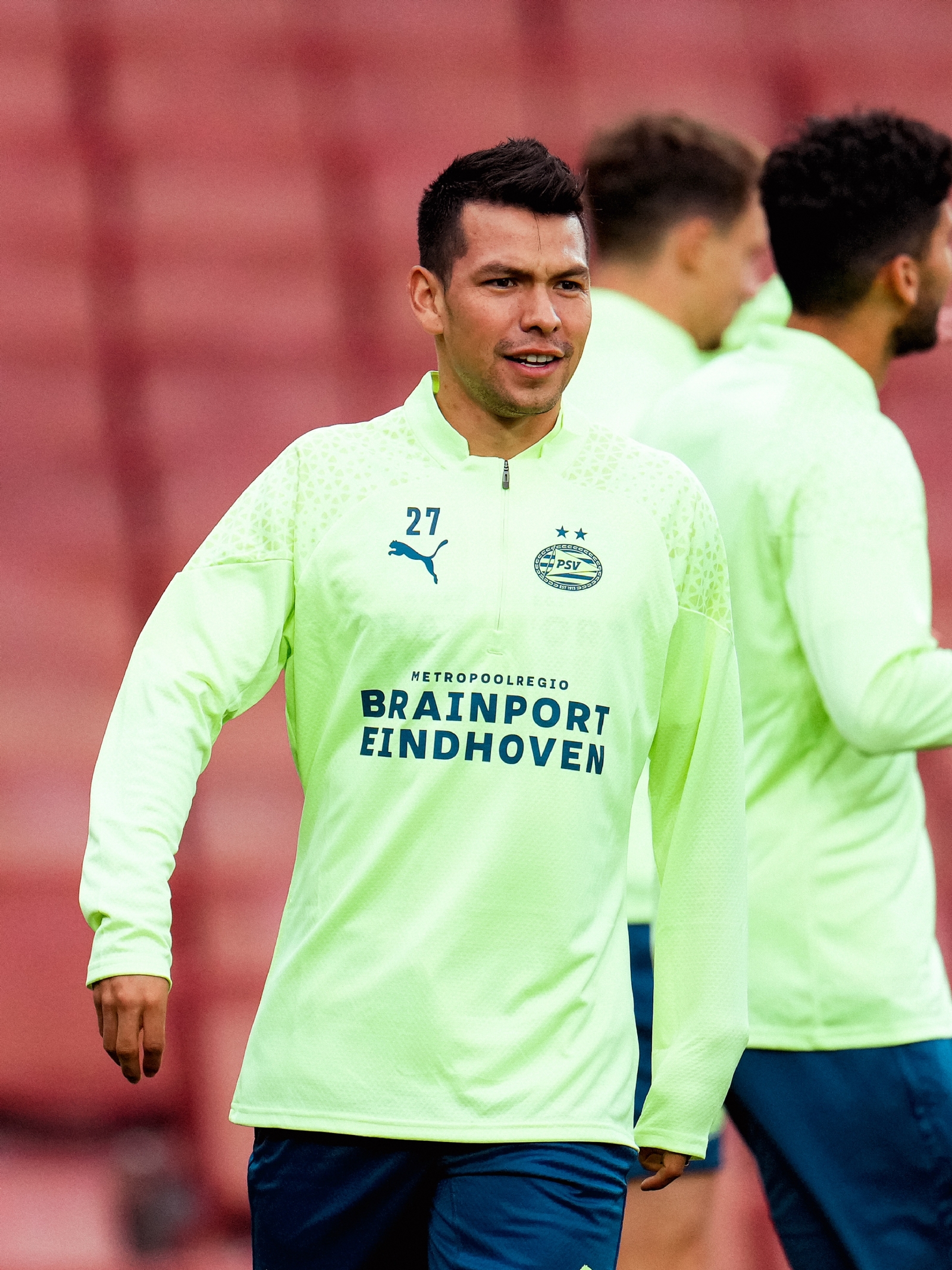 ¡Piden al Chucky en Champions League! Afición del PSV COREA a Hirving Lozano aunque está en la banca