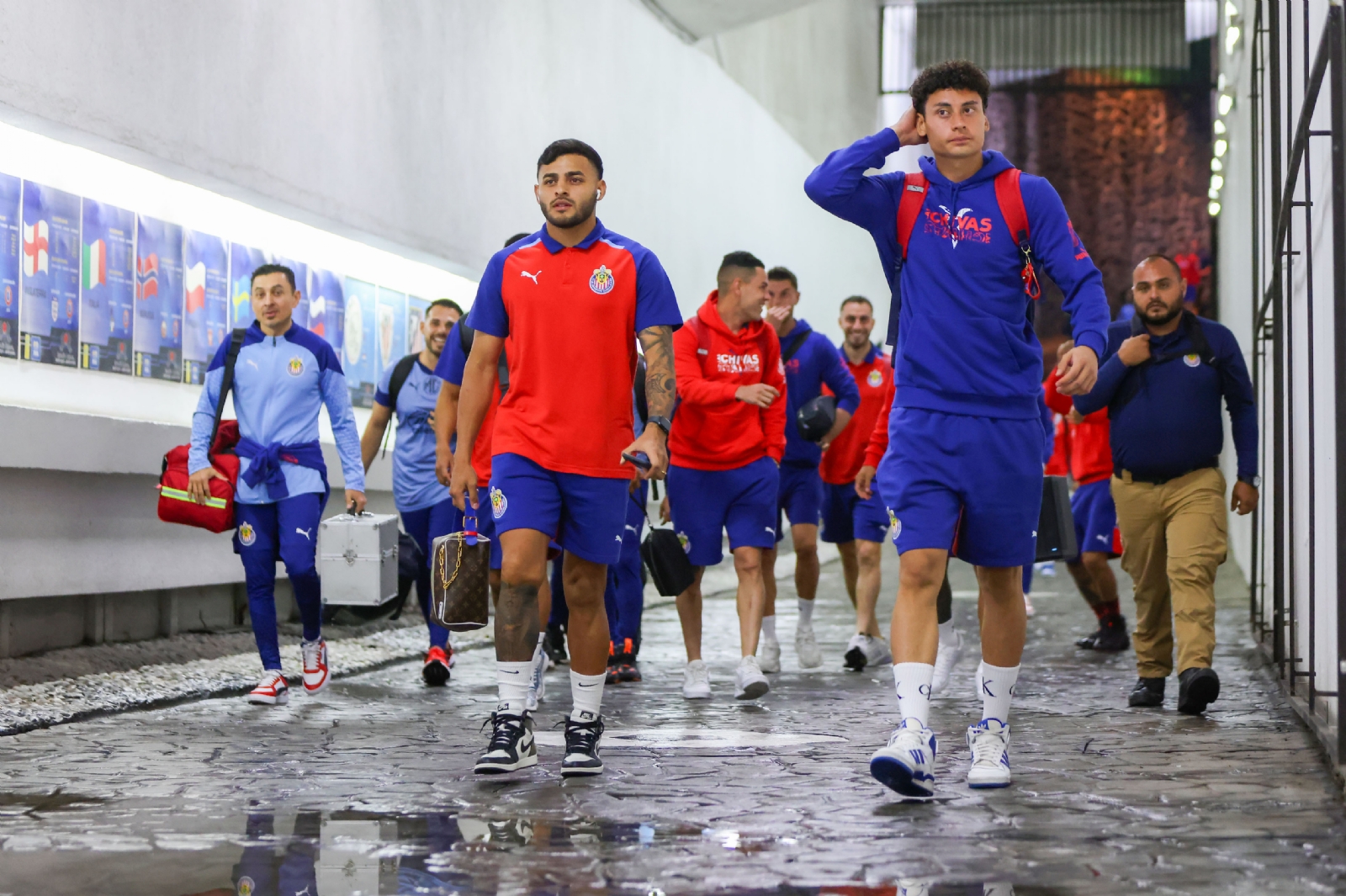 ABUCHEAN a Alexis Vega al entrar de CAMBIO al Chivas vs Pachuca