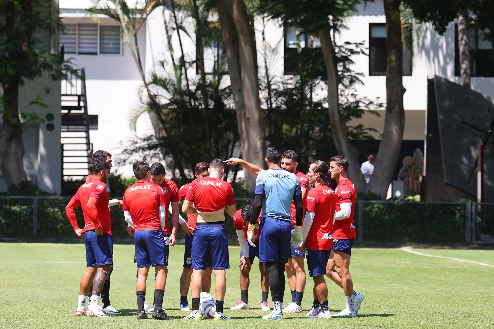 Luego de meterse con la afición de Chivas tras perder contra Mazatlán, este jugador estaría cerca de salir