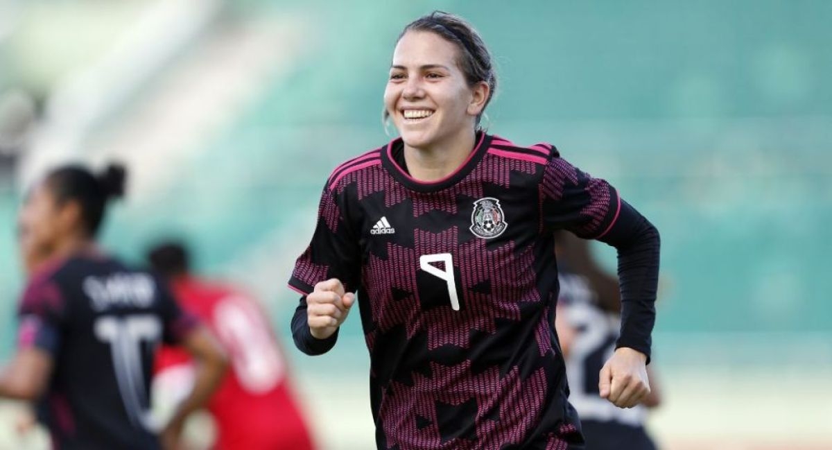 ¡Orgullo de Chivas! Licha Cervantes RECIBE RECONOCIMIENTO con Selección Mexicana Femenil