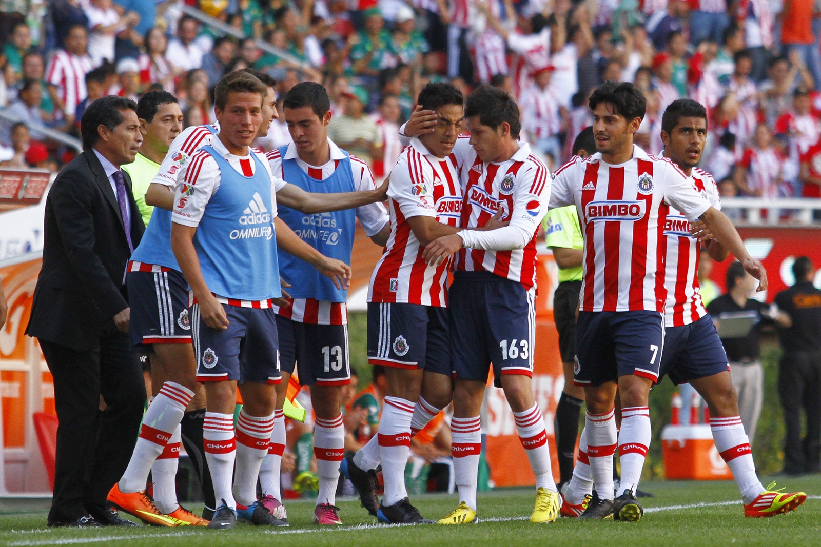 REGRESÓ a Europa pero aún QUIERE RETIRARSE en las Chivas