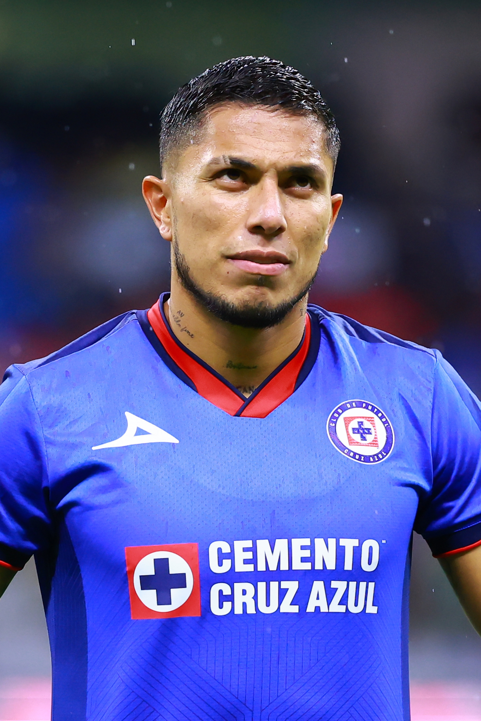 Desatan la POLÉMICA: Cruz Azul felicita a Carlos Salcedo por su cumpleaños y aficionados responden