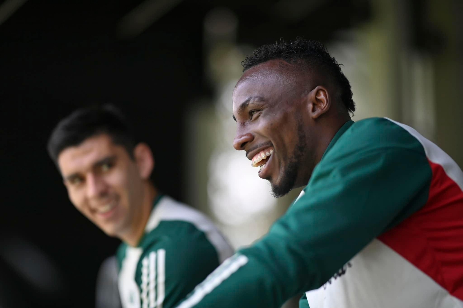Afición REVIENTA a Roberto Goméz Junco por sus críticas contra Julián Quiñones y su convocatoria a Selección Mexicana
