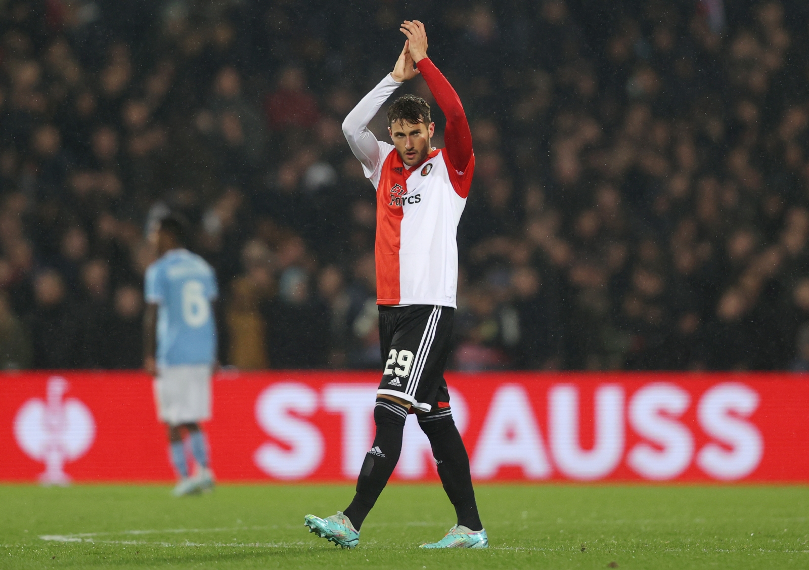 Feyenoord candidatea a Santiago Giménez por anotar el GOL DEL MES en la Eredivisie 2023