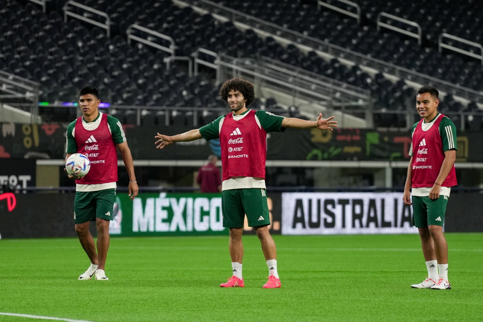 Directivos IGNORAN PETICIÓN de los jugadores de la Selección Mexicana