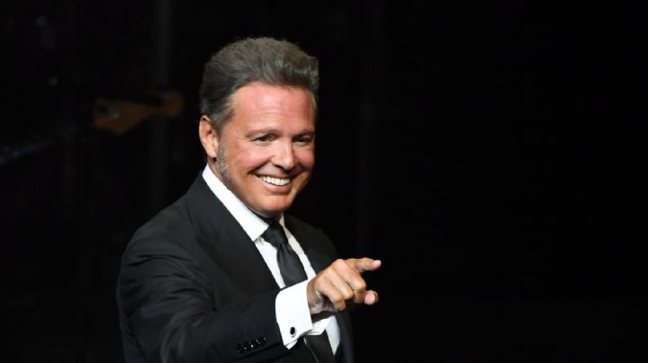 El cantante mexicano Luis Miguel celebra el triunfo de Argentina en el Mundial de Qatar 2022