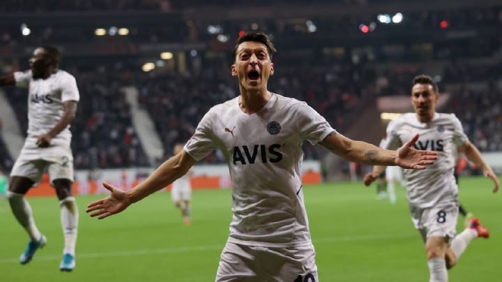 Mesut Özil sale en defensa de Cristiano Ronaldo con contundente mensaje en Redes Sociales