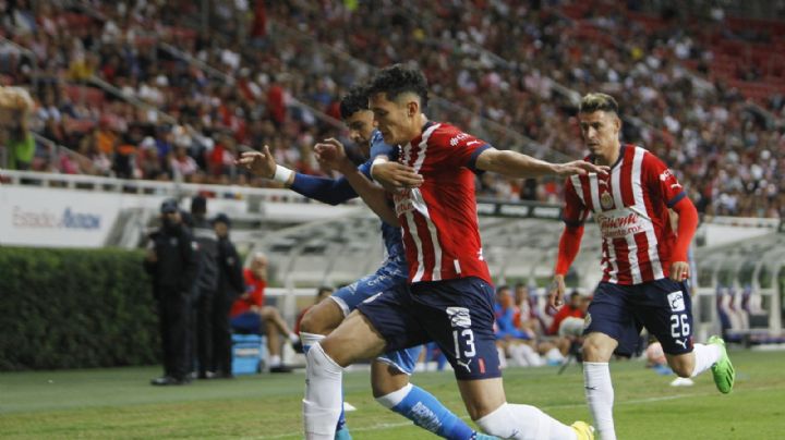 Futbolista de Chivas se coloca como el mejor defensa de la Liga MX