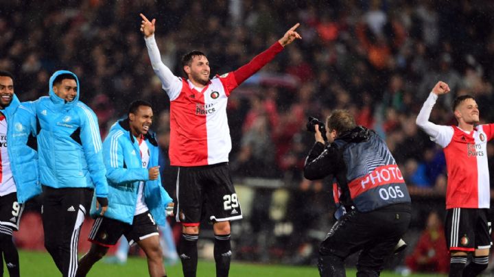 Video | Gran detalle de Santiago Giménez con aficionado del Groningen, rival del Feyenoord
