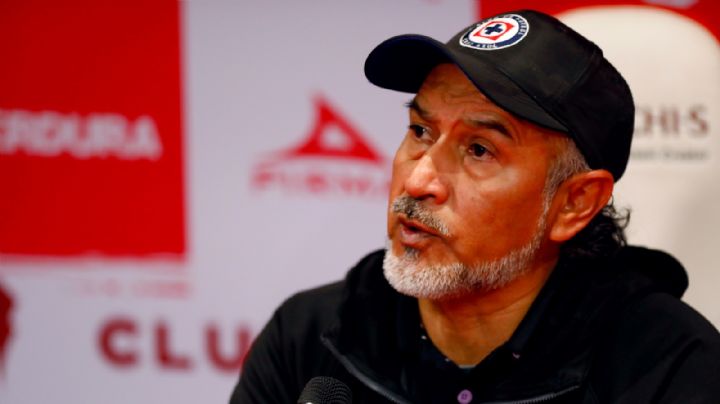 Aficionados de Cruz Azul hacen tendencia el #FueraPotro en redes sociales