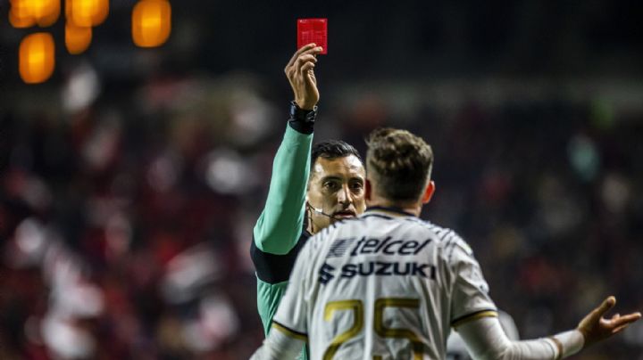 ‘Palermo’ Ortiz se va en contra del arbitraje luego de salir expulsado con Pumas