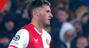 ¡Error que sentencia! AUTOGOL de Santi Giménez manda al Feyenoord a Europa League