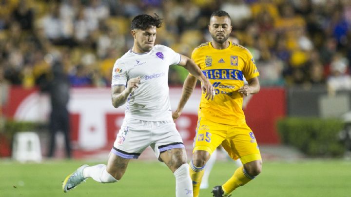 ¡Lo ponen en aprietos! Carlos Salcedo es cuestionado sobre su club favorito entre Chivas y Tigres