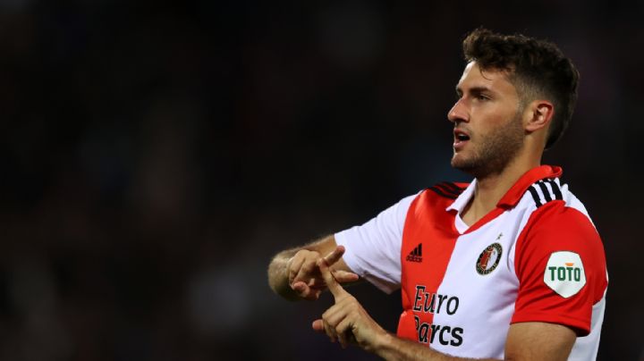 Aficionado del Feyenoord se hace viral con canción en honor a Santiago Giménez
