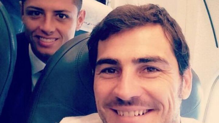 Iker Casillas muestra su aprecio CON REGALO para Chicharito Hernández
