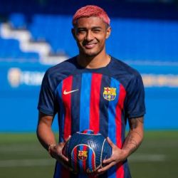 Julián Araujo DEBUTA CON EL BARCELONA y empieza a pelear por un puesto en el equipo