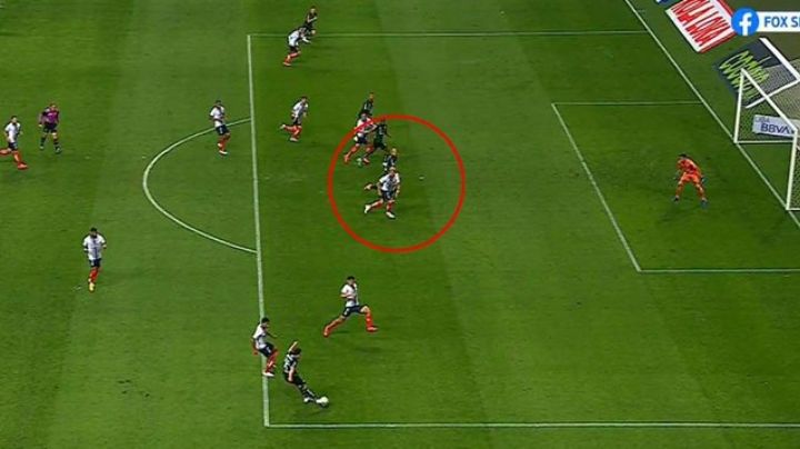 ¿Liga Orlegi? Señalan ‘ROBO’ del Rayados y el VAR a Santos Laguna