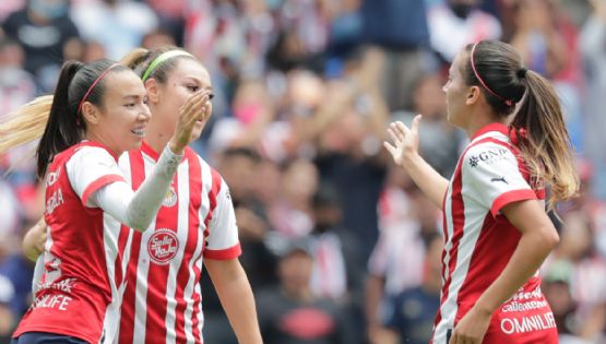 La jugadora de Chivas que DEJÓ el beisbol para TRIUNFAR en el futbol
