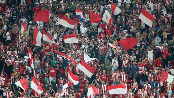 Video | Afición Rojiblanca ALIENTA a Chivas con SERENATA en la CDMX
