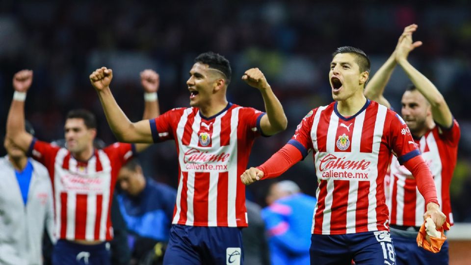 Chivas y las posiciones en donde busca REFUERZOS para el torneo