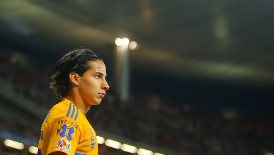 David Faitelson sale en defensa de Oswaldo Sánchez tras exhibir a Diego Lainez