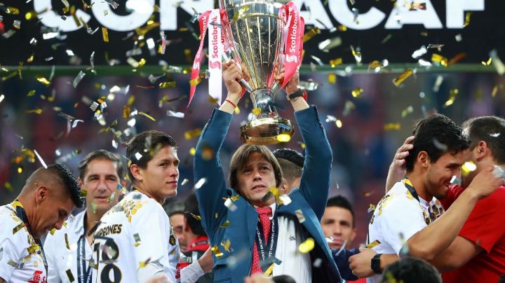 Chivas IGNORA a Matías Almeyda en su festejo de aniversario y la afición SE LOS RECLAMA