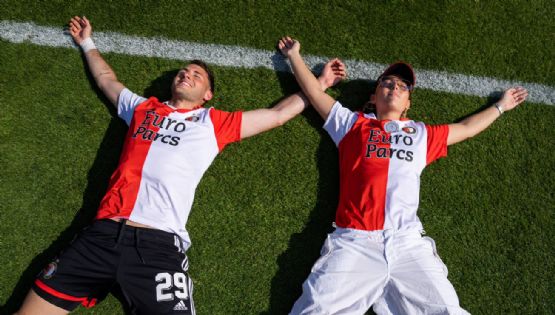 Santiago Giménez recibe NUEVO RECONOCIMIENTO en la Eredivisie 2023