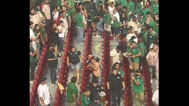Video | Aficionado mexicano es APUÑALADO en riña durante el México vs Qatar