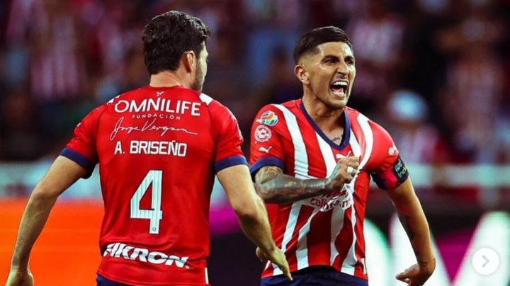 Víctor Guzmán aplica NOVATADA a Erick Gutiérrez en su llegada a Chivas