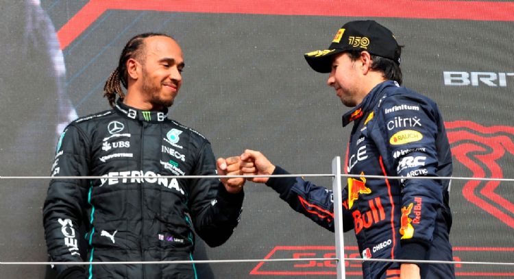 Por culpa de Lewis Hamilton, Checo Pérez podría tener problemas para renovar con Red Bull