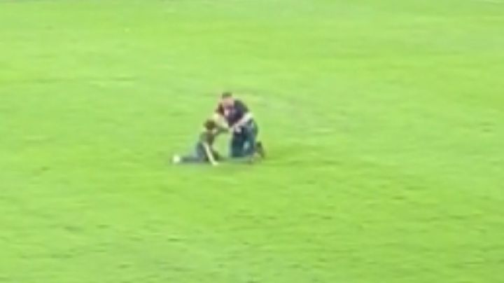 Video: Seguridad del Estadio BBVA LESIONA DE GRAVEDAD a niño tras INVASIÓN de cancha