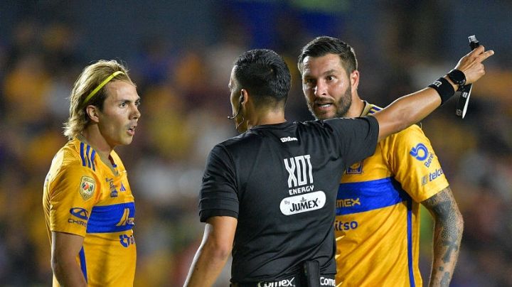 André-Pierre Gignac ESPÍA al VAR en gol de Tigres ante Santos Laguna