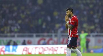 Fernando Hierro DEFIENDE a Alexis Vega ante las CRÍTICAS de la afición de Chivas