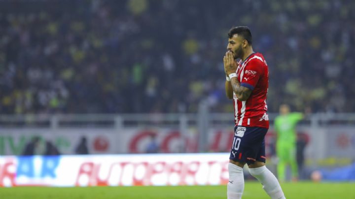 Alexis Vega es REVENTADO por la afición de Chivas por su estado físico