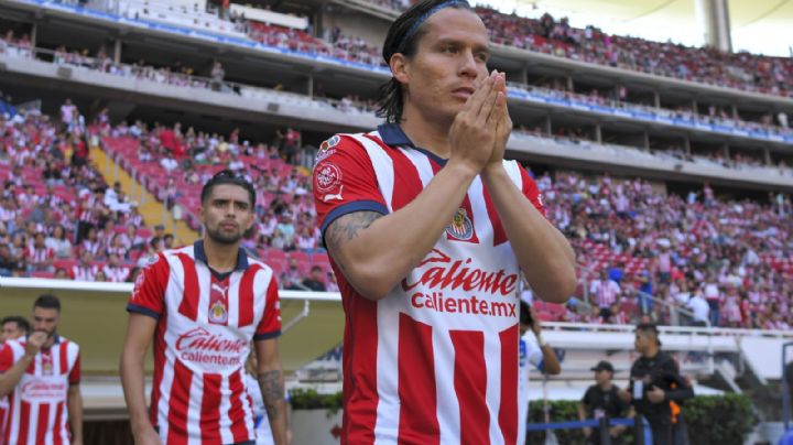 ¡Crack DENTRO Y FUERA de la cancha! El gran gesto del Oso González con la afición de Chivas