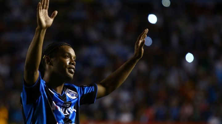 Ronaldinho NO SE OLVIDA de su amor por México y los Gallos Blancos del Querétaro