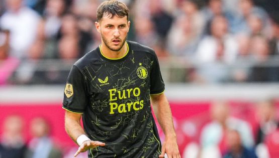 Santiago Giménez ‘PROVOCA’ DESPIDO del director deportivo del Ajax