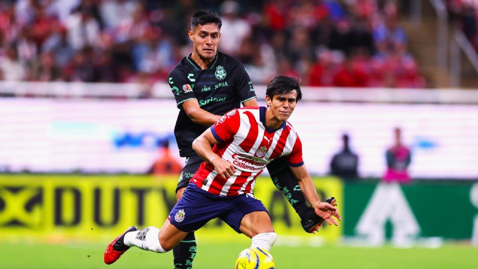 ¡DE ÚLTIMO MINUTO! Chivas rescató el empate vs Santos Laguna en su