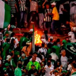 Video: Aficionados QUEMAN SUS JERSEYS Y SU ESTADIO al perder Clásico Nacional
