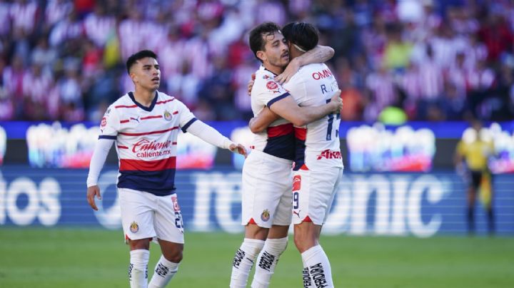 Chivas da golpe de autoridad y derrota de visitante a Pachuca para soñar con la liguilla directa